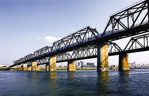 鉚接鋼桁梁橋關鍵傳力節(jié)點和構件的力學性能測量