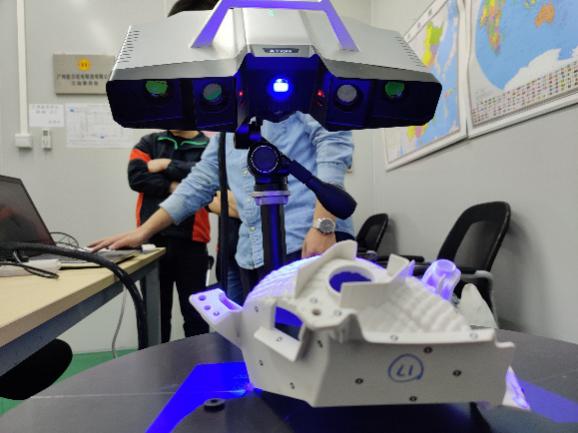 XTOM藍(lán)光三維掃描儀掃描汽車車燈注塑件獲取3D數(shù)據(jù).jpg XTOM藍(lán)光三維掃描儀掃描汽車車燈注塑件獲取3D數(shù)據(jù).jpg