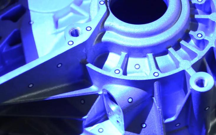 藍(lán)光工業(yè)級三維掃描儀用于汽車壓鑄件三維掃描尺寸檢測.jpg 藍(lán)光工業(yè)級三維掃描儀用于汽車壓鑄件三維掃描尺寸檢測.jpg