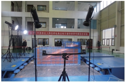 三維全場(chǎng)應(yīng)變測(cè)量系統(tǒng)用于巖質(zhì)邊坡位移測(cè)量.jpg 三維全場(chǎng)應(yīng)變測(cè)量系統(tǒng)用于巖質(zhì)邊坡位移測(cè)量.jpg