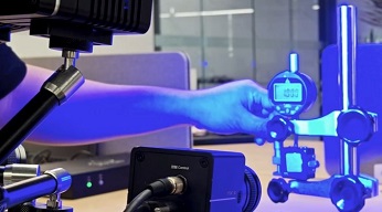 非接觸式dic應(yīng)變測量系統(tǒng)位移精度驗(yàn)證