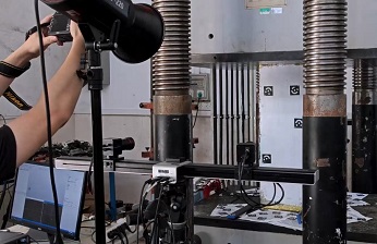 三維數(shù)字圖像相關DIC技術四組測量頭對混凝土柱壓縮360°測量